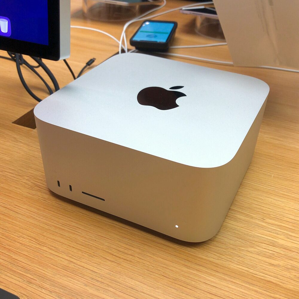 Mac Studio (M2 Max)